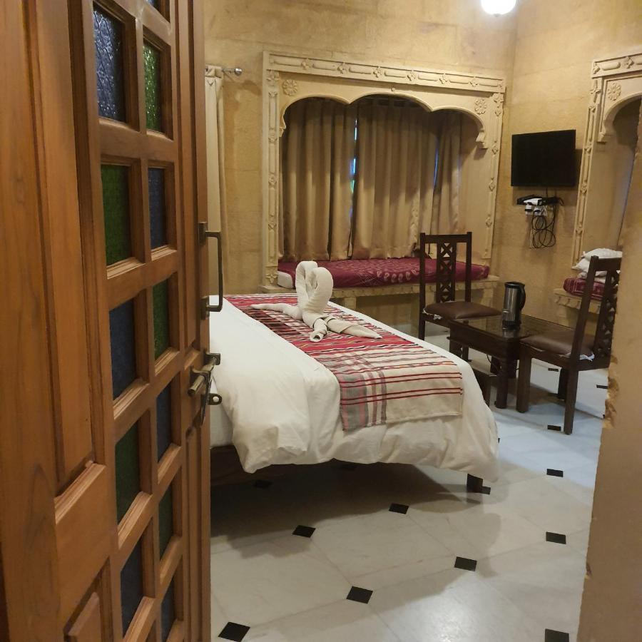 Golden Marigold Hotel Jaisalmer Bagian luar foto