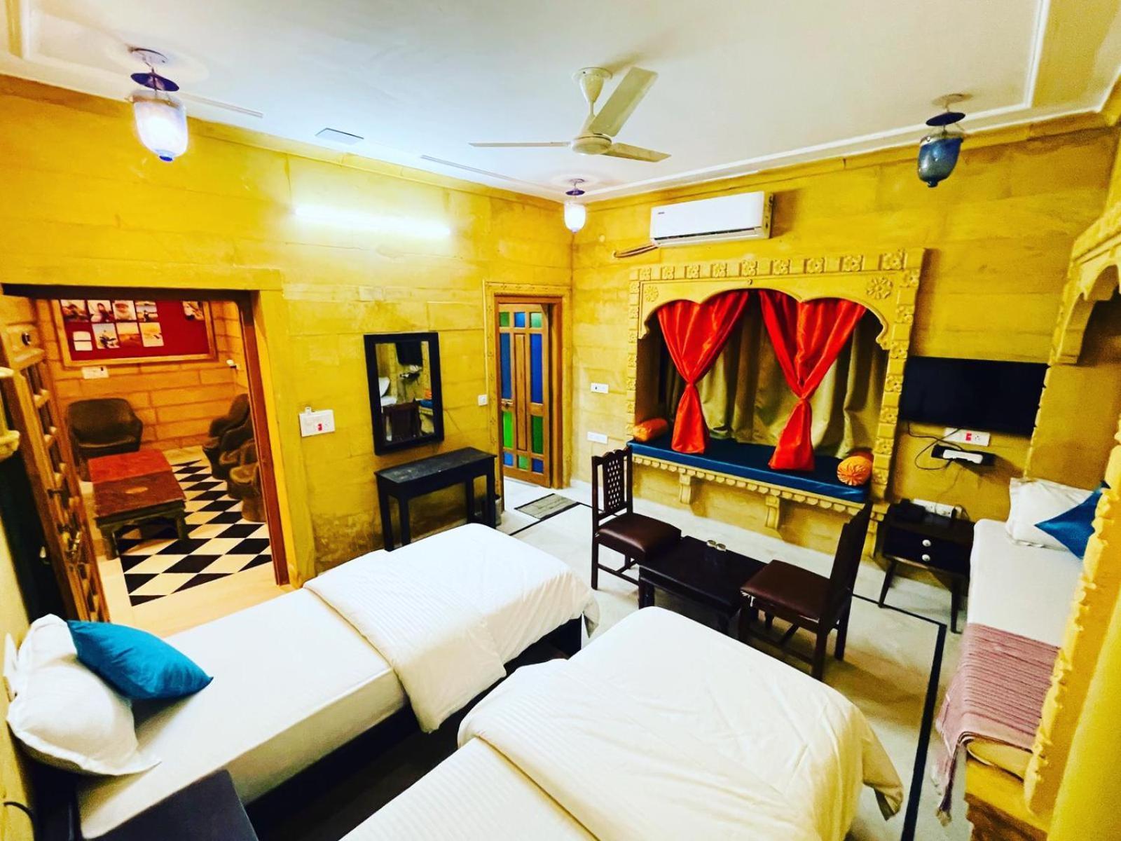Golden Marigold Hotel Jaisalmer Bagian luar foto