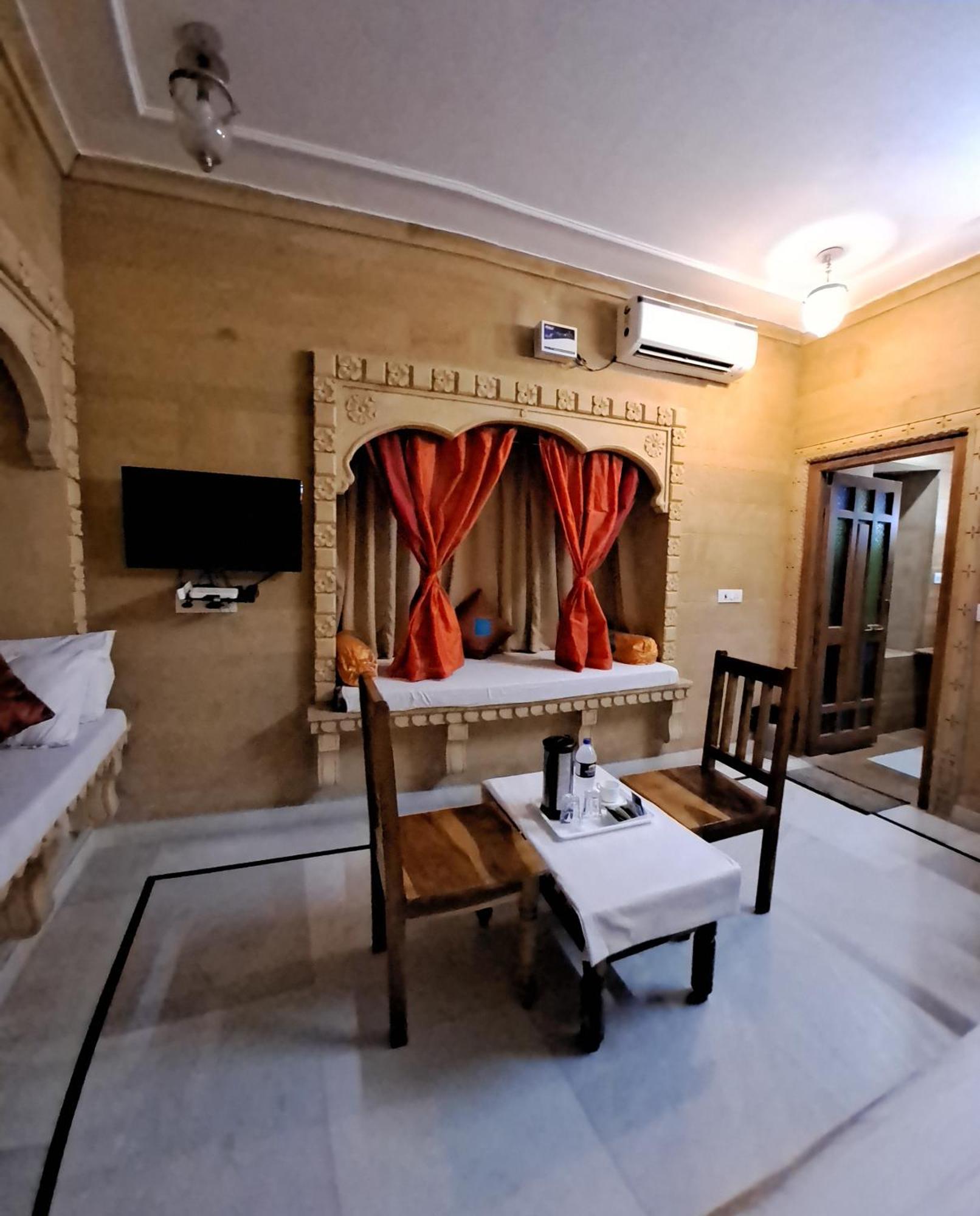 Golden Marigold Hotel Jaisalmer Bagian luar foto