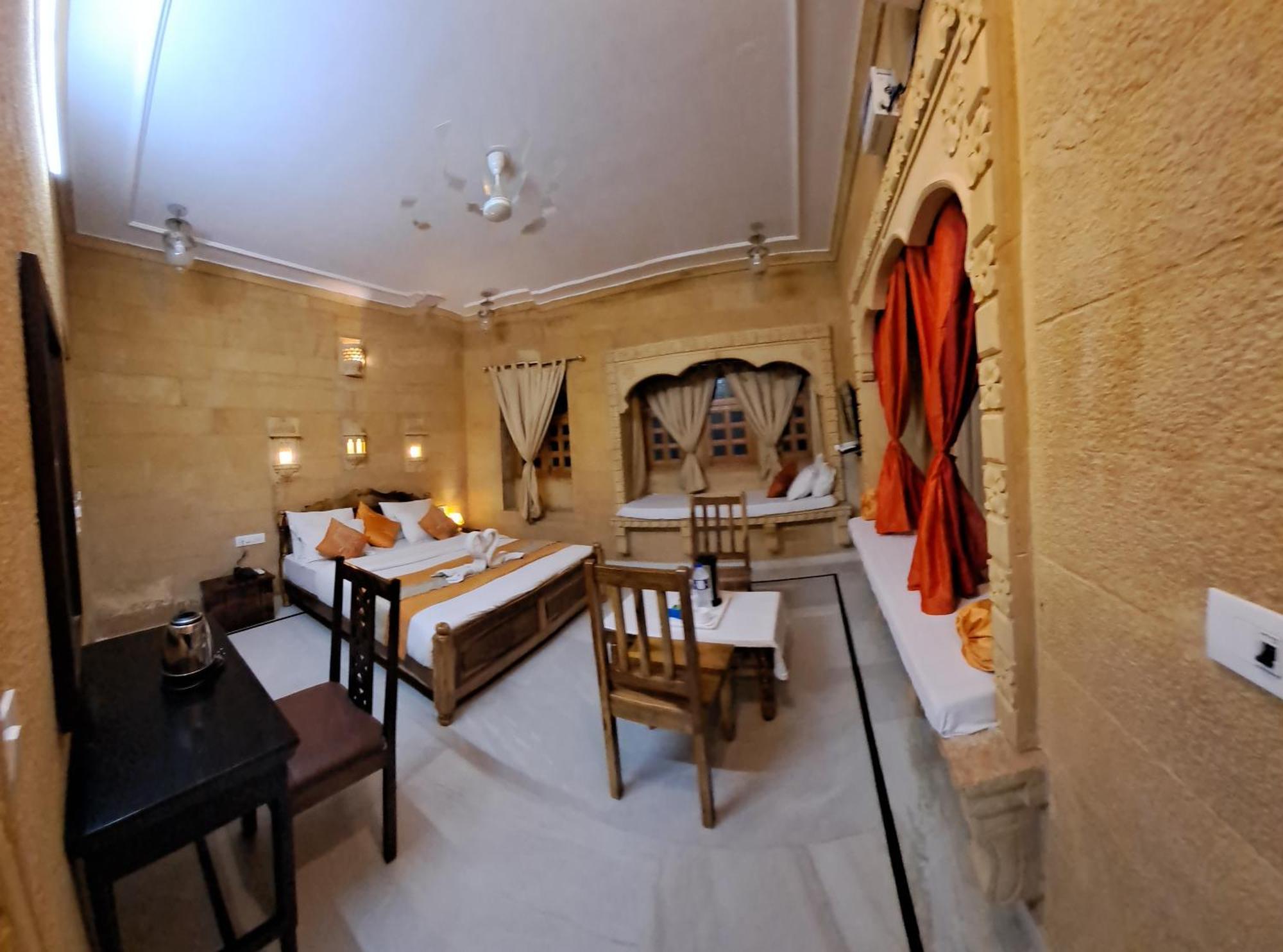 Golden Marigold Hotel Jaisalmer Bagian luar foto