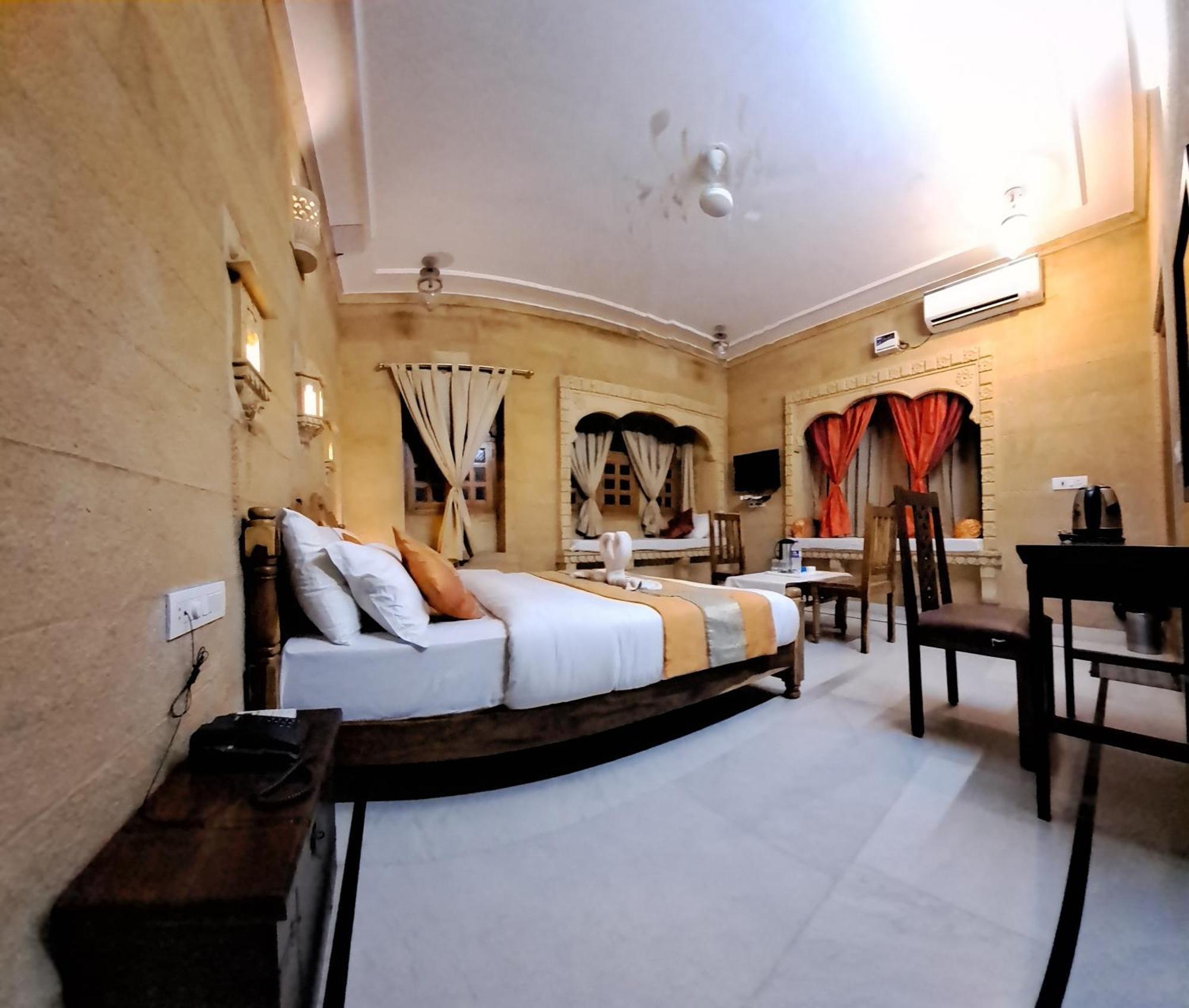 Golden Marigold Hotel Jaisalmer Bagian luar foto