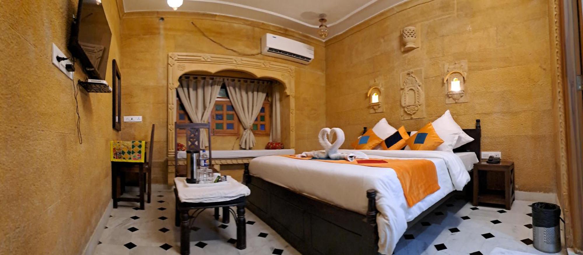 Golden Marigold Hotel Jaisalmer Bagian luar foto