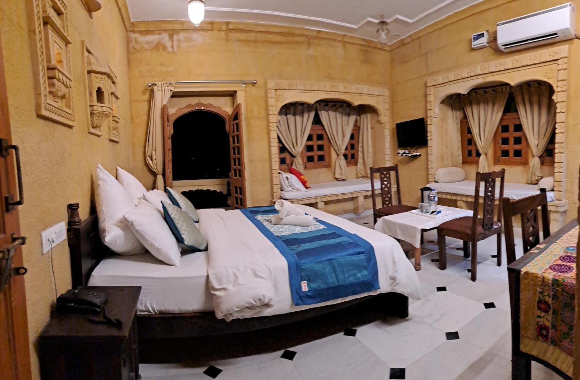 Golden Marigold Hotel Jaisalmer Bagian luar foto