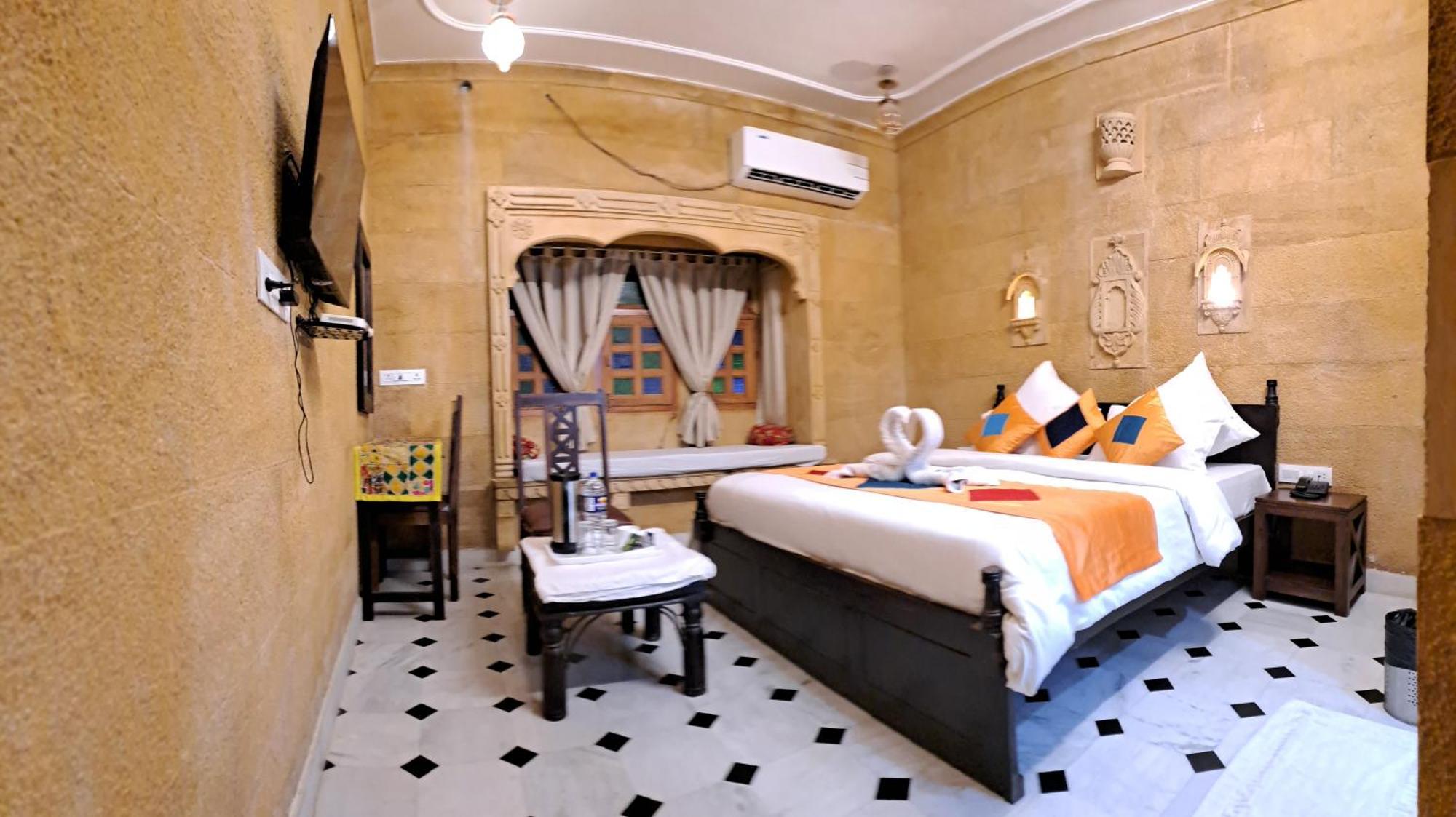 Golden Marigold Hotel Jaisalmer Bagian luar foto
