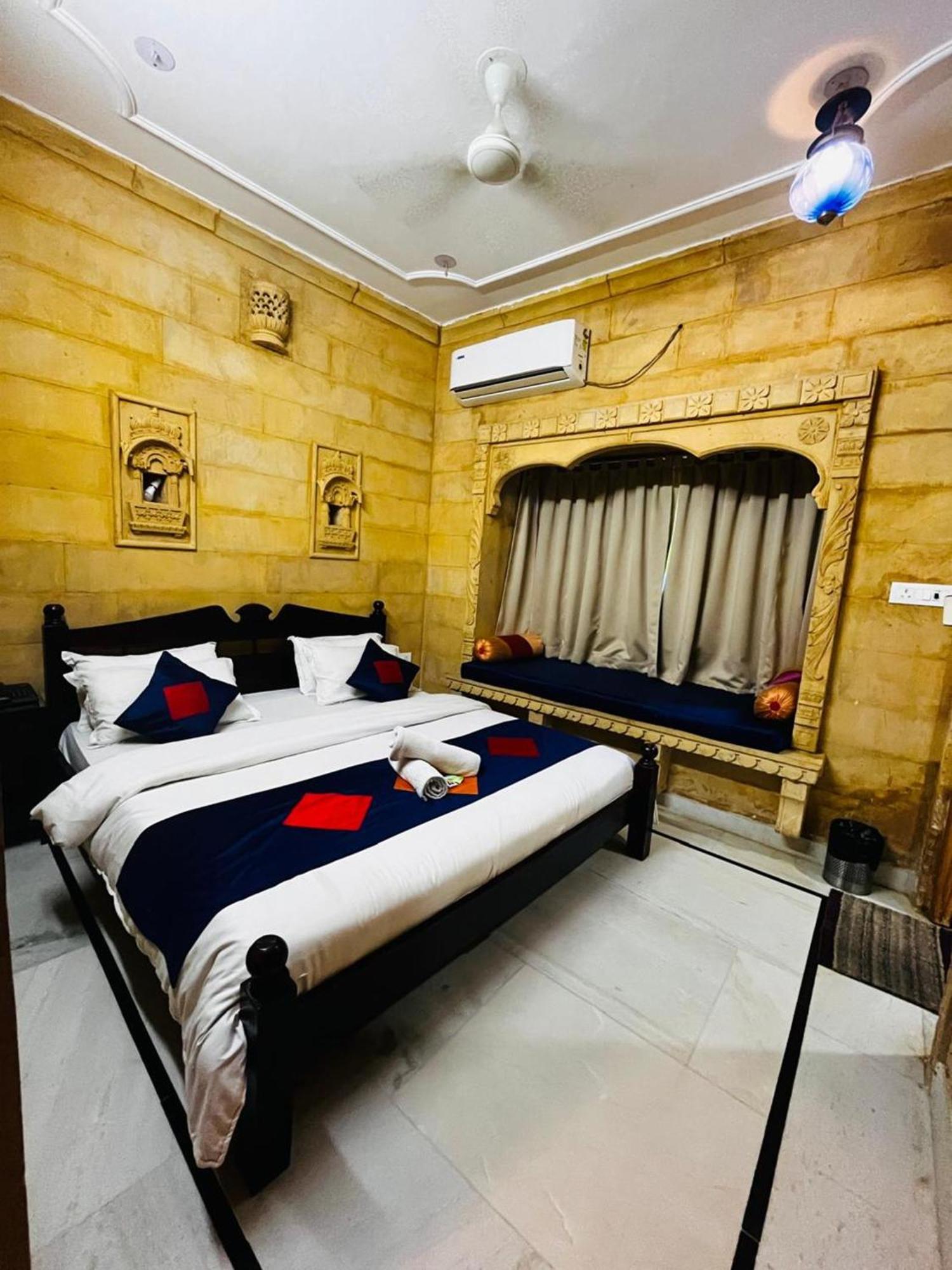 Golden Marigold Hotel Jaisalmer Bagian luar foto