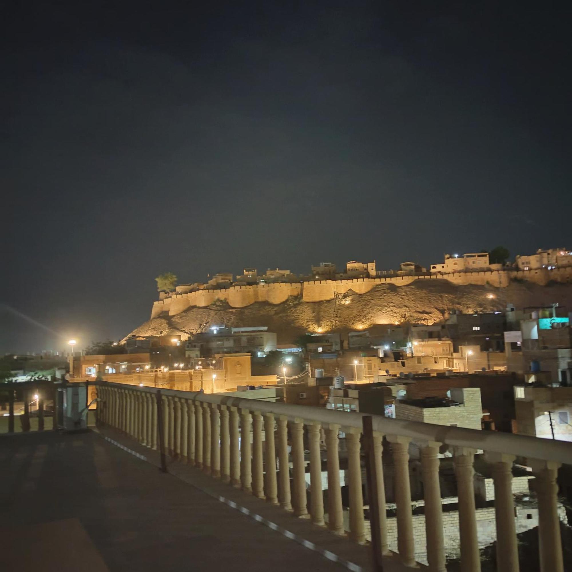 Golden Marigold Hotel Jaisalmer Bagian luar foto