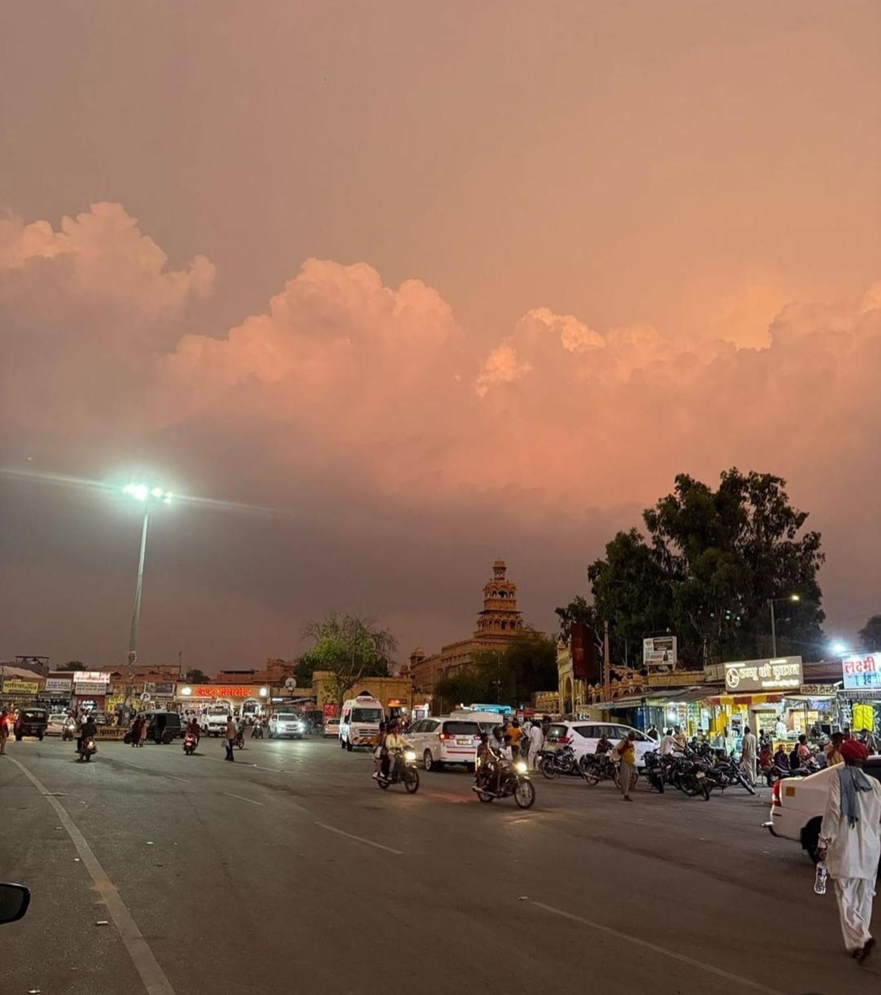 Golden Marigold Hotel Jaisalmer Bagian luar foto
